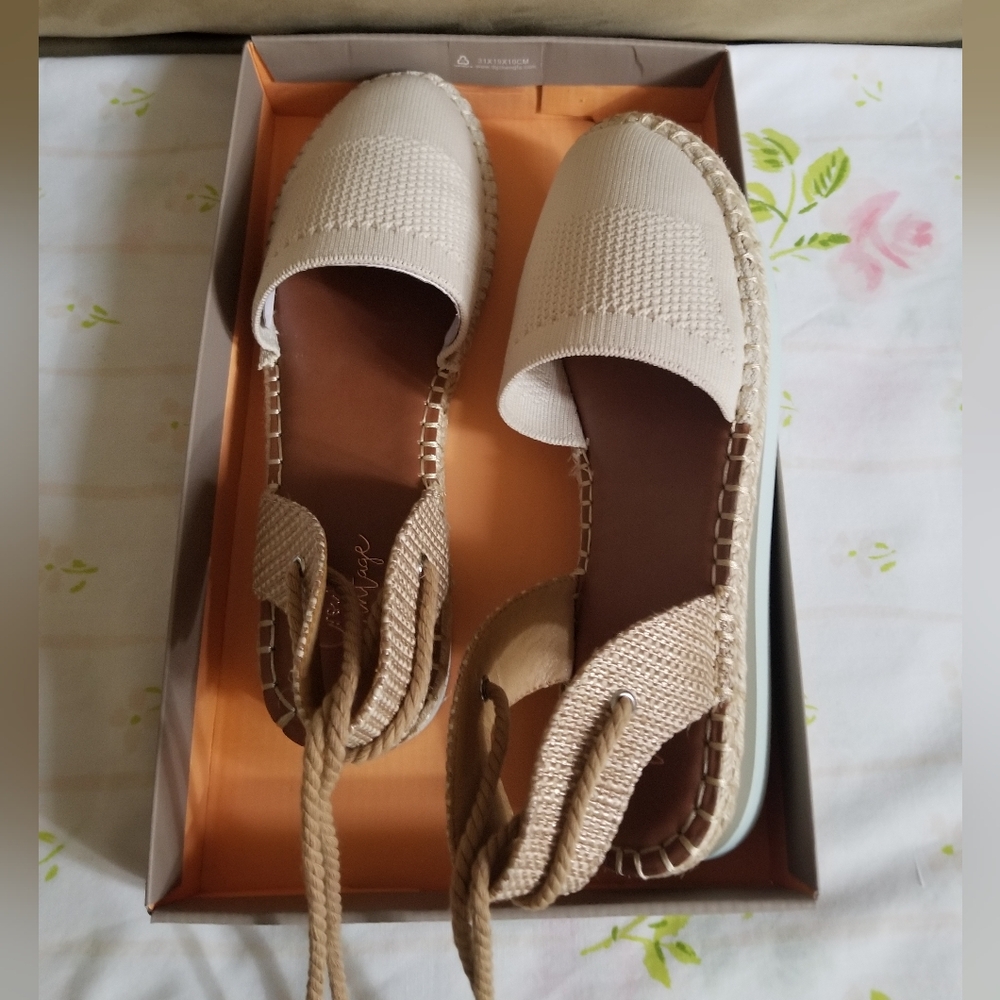 Shoes - Picture 2 of 7